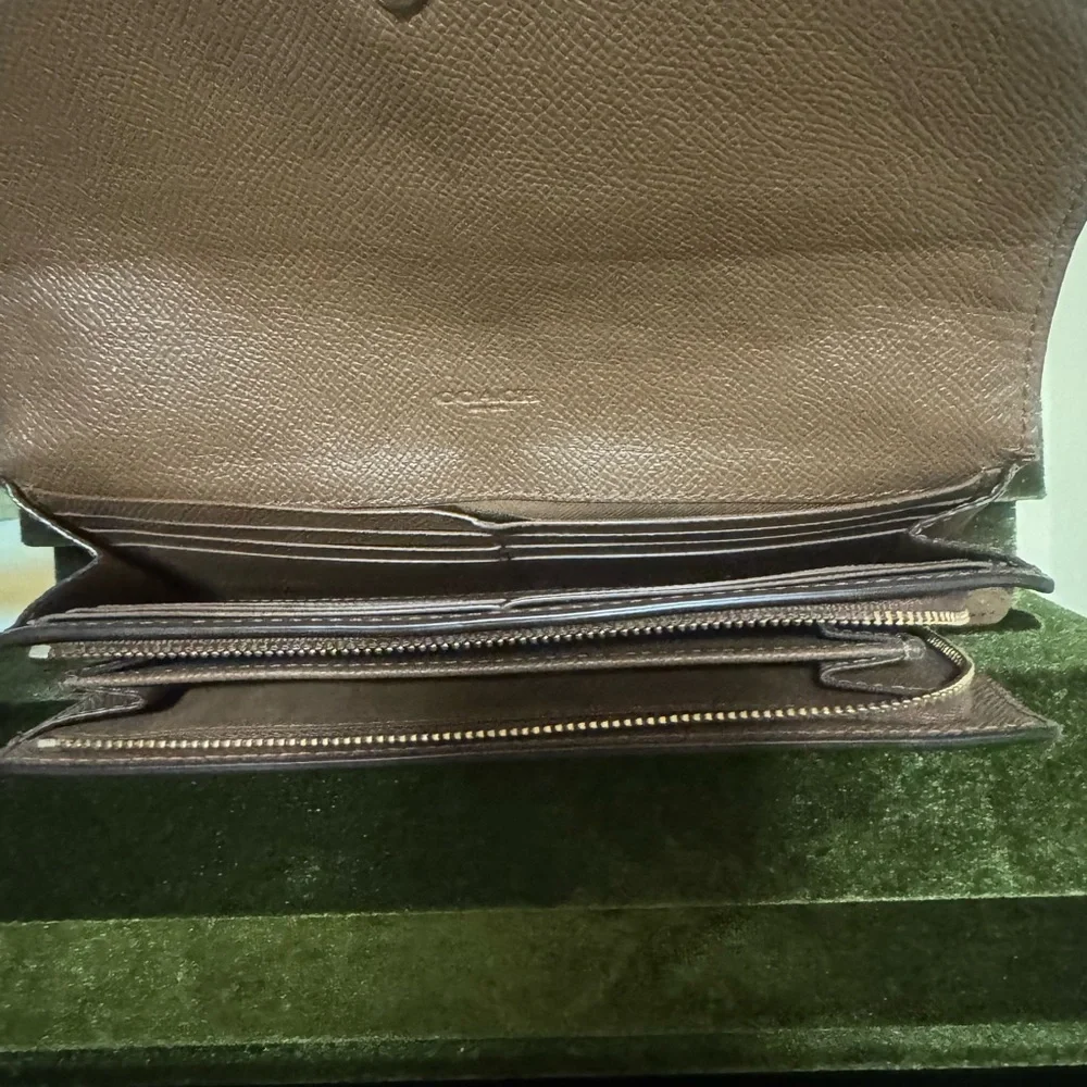 Coach Tan Leather Women's Wallet-EUC